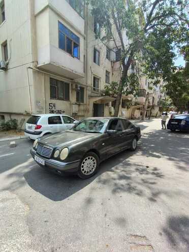 Mercedes E 230 1996, 338,000 km - 2.3 l - Bakı
