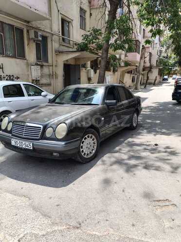 Mercedes E 230 1996, 338,000 km - 2.3 l - Bakı