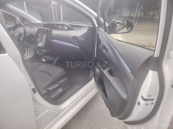 Toyota Prius 2019, 180,000 km - 1.8 л - Bakı