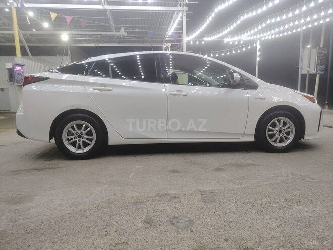 Toyota Prius 2019, 180,000 km - 1.8 л - Bakı