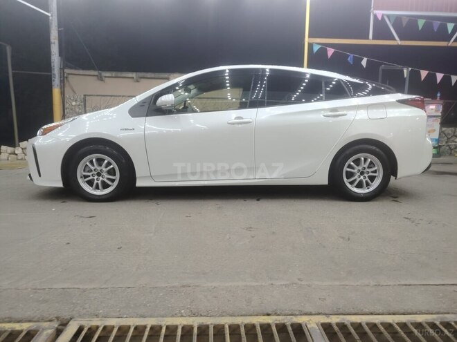 Toyota Prius 2019, 180,000 km - 1.8 л - Bakı