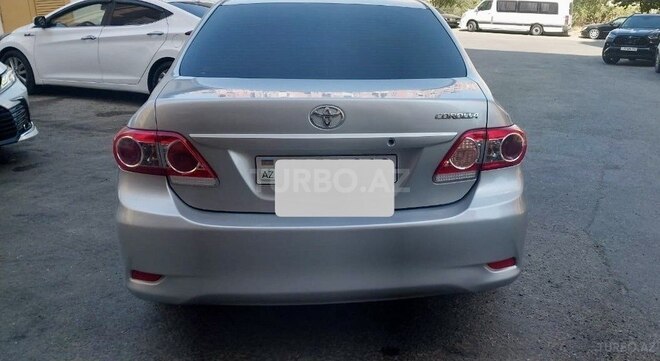 Toyota Corolla 2011, 173,000 km - 1.4 l - Bakı
