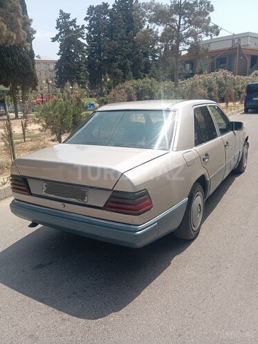 Mercedes E 250 1991, 317,000 km - 2.5 л - Bakı