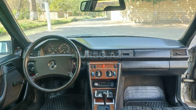 Mercedes E 230 1988, 300,000 km - 2.3 l - Göyçay