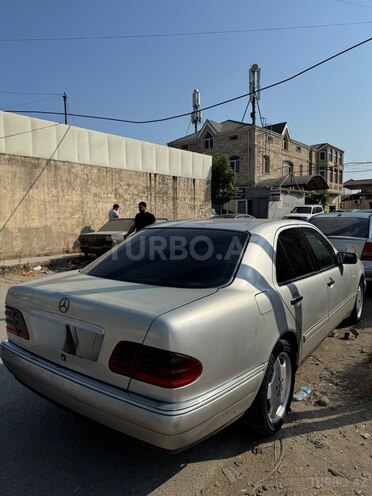 Mercedes E 220 1999, 530,000 km - 2.2 l - Sumqayıt