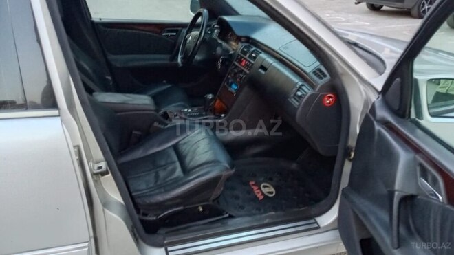 Mercedes E 300 1997, 25,666 km - 3.0 l - Babək
