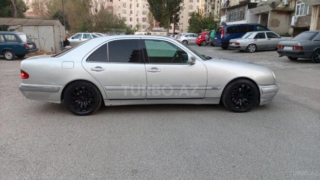 Mercedes E 300 1997, 25,666 km - 3.0 l - Babək
