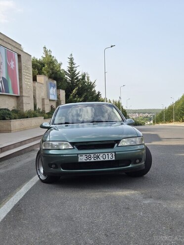 Opel Vectra 1999, 250,000 km - 1.8 l - Qusar