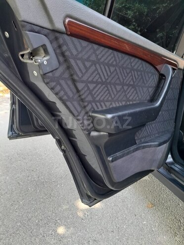 Mercedes C 180 1995, 356,000 km - 1.8 l - Qazax