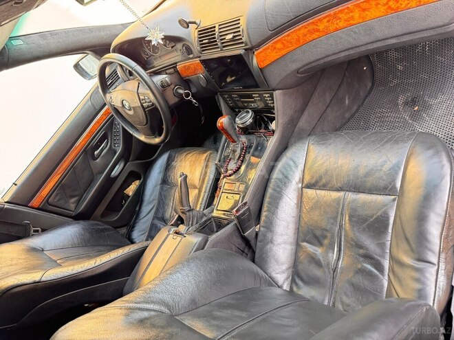 BMW 525 2001, 300,000 km - 2.5 l - Bakı