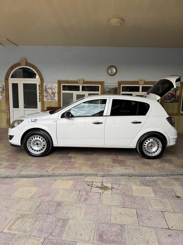 Opel Astra 2009, 323,000 km - 1.4 l - Quba