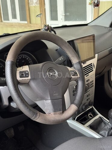 Opel Astra 2009, 323,000 km - 1.4 l - Quba