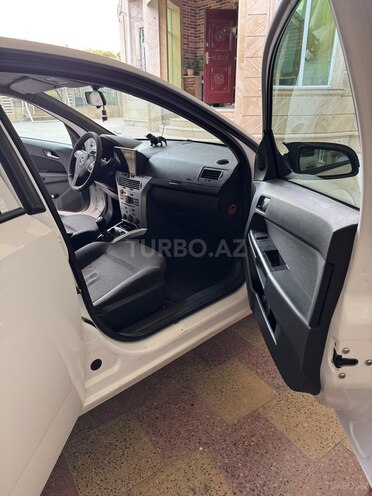 Opel Astra 2009, 323,000 km - 1.4 l - Quba