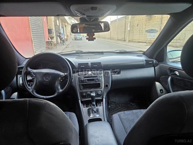 Mercedes C 220 2003, 280,000 km - 2.1 l - Sumqayıt