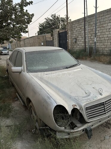 Mercedes E 220 1997, 300,000 km - 2.2 l - Bakı