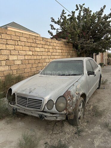 Mercedes E 220 1997, 300,000 km - 2.2 l - Bakı