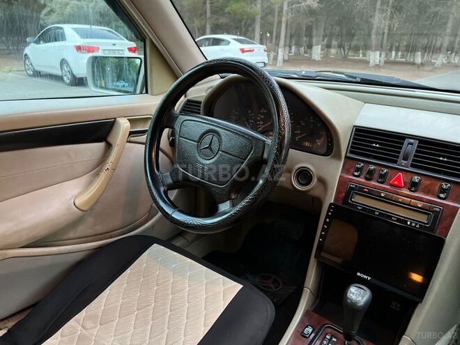 Mercedes C 220 1998, 324,000 km - 2.2 l - Sumqayıt