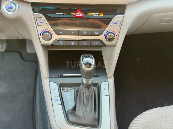Hyundai Elantra 2017, 82,800 km - 2.0 l - Bakı