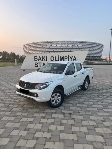 Mitsubishi L200 2016, 307,000 km - 2.4 l - Bakı
