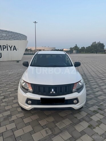 Mitsubishi L200 2016, 307,000 km - 2.4 l - Bakı