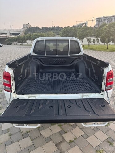 Mitsubishi L200 2016, 307,000 km - 2.4 l - Bakı