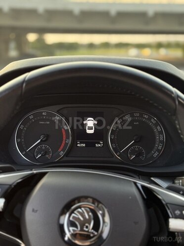 Skoda Octavia 2023, 42,000 km - 1.6 л - Bakı