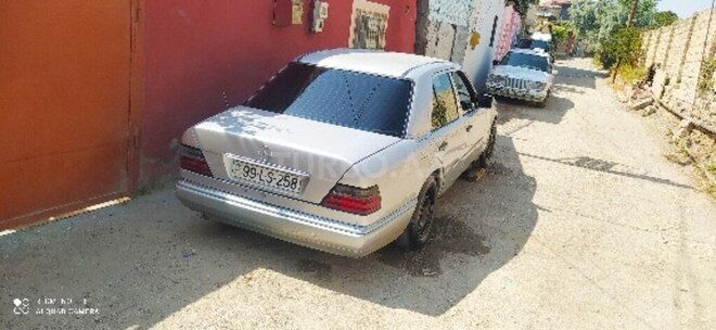 Mercedes E 250 1994, 458,231 km - 2.5 l - Bakı