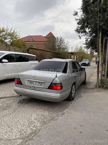 Mercedes E 250 1994, 458,231 km - 2.5 l - Bakı