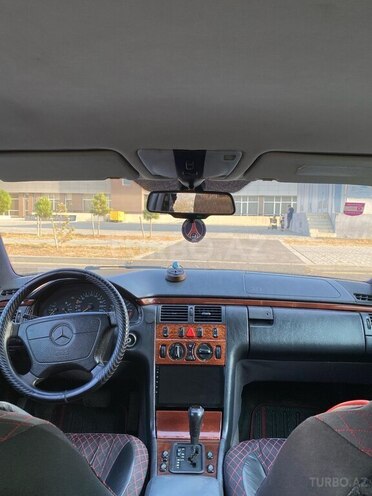 Mercedes E 230 1997, 381,000 km - 2.3 l - Bakı