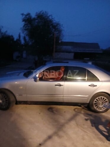 Mercedes E 240 1998, 256,000 km - 2.4 l - Bakı