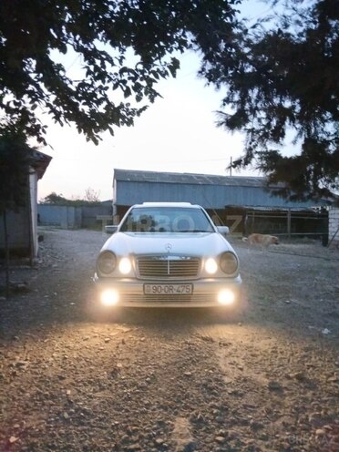 Mercedes E 240 1998, 256,000 km - 2.4 l - Bakı
