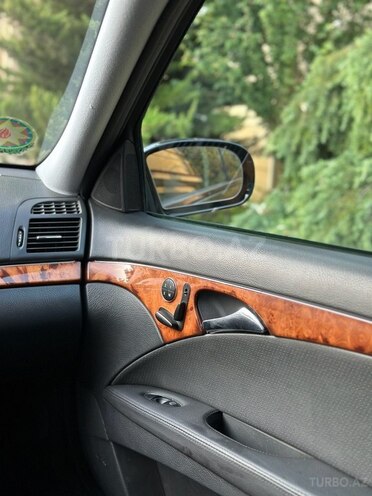 Mercedes E 320 2004, 355,200 km - 3.2 l - Bakı