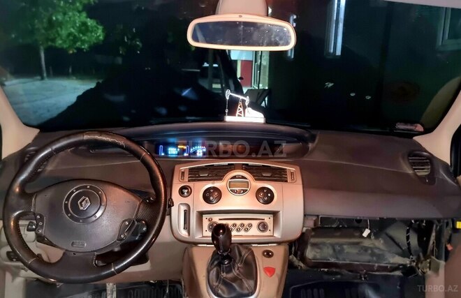 Renault Megane Scenic 2006, 300,000 km - 2.5 л - Quba