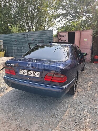 Mercedes E 240 1998, 194,675 km - 2.4 l - Ucar