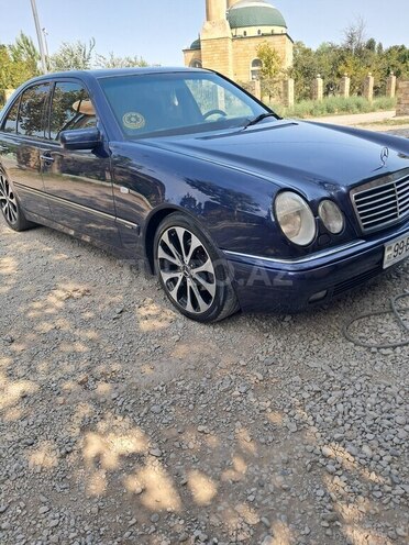 Mercedes E 240 1998, 194,675 km - 2.4 l - Ucar