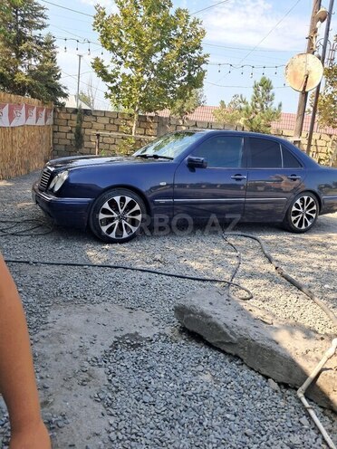 Mercedes E 240 1998, 194,675 km - 2.4 l - Ucar