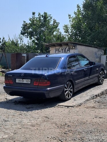 Mercedes E 240 1998, 194,675 km - 2.4 l - Ucar