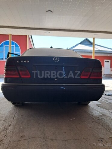 Mercedes E 240 1998, 194,675 km - 2.4 l - Ucar