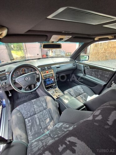 Mercedes E 240 1998, 194,675 km - 2.4 l - Ucar