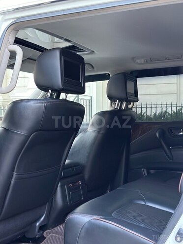Nissan Patrol 2010, 270,000 km - 5.6 l - Bakı