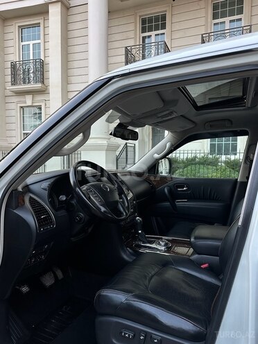 Nissan Patrol 2010, 270,000 km - 5.6 l - Bakı