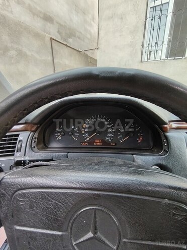 Mercedes E 240 1998, 324,000 km - 2.4 l - Sumqayıt