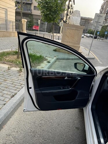 Volkswagen Passat 2011, 355,000 km - 1.8 л - Bakı