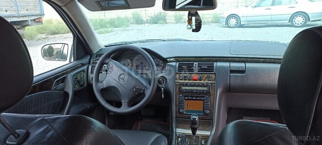 Mercedes E 320 2000, 266,000 km - 3.2 l - Bərdə