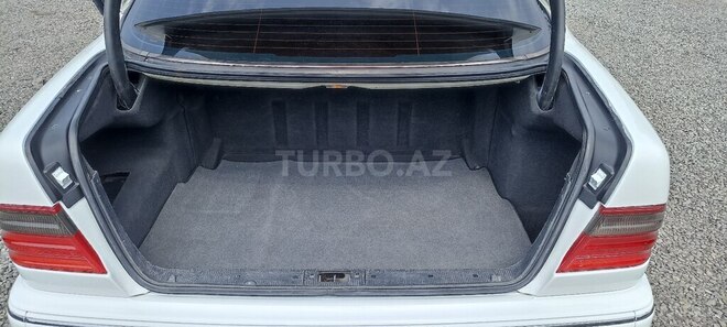 Mercedes E 320 2000, 266,000 km - 3.2 l - Bərdə