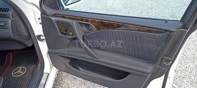 Mercedes E 320 2000, 266,000 km - 3.2 l - Bərdə