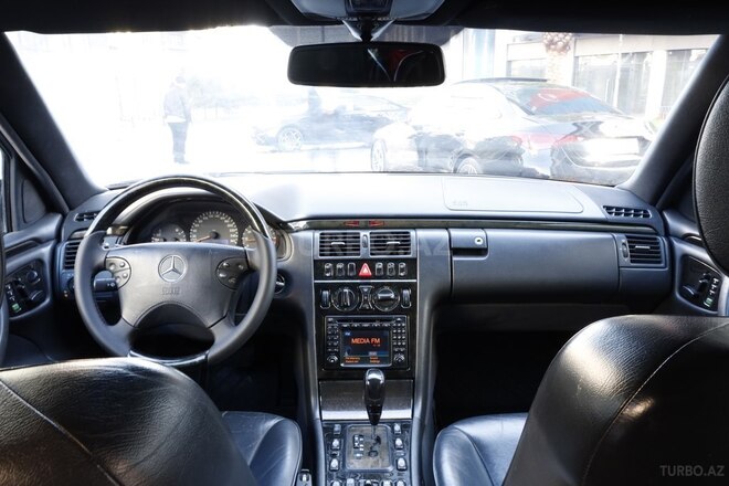 Mercedes E 280 2001, 233,613 km - 2.8 l - Bakı