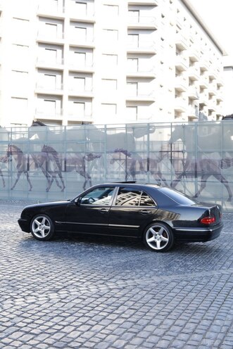 Mercedes E 280 2001, 233,613 km - 2.8 l - Bakı