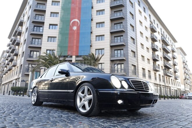 Mercedes E 280 2001, 233,613 km - 2.8 l - Bakı