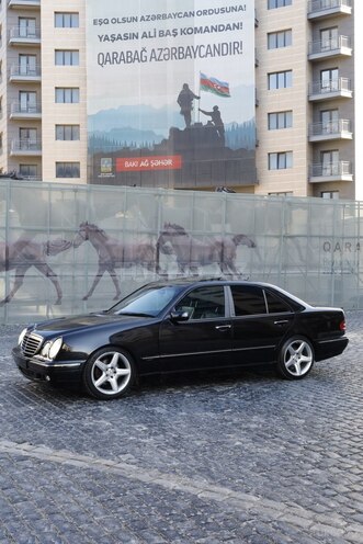 Mercedes E 280 2001, 233,613 km - 2.8 l - Bakı